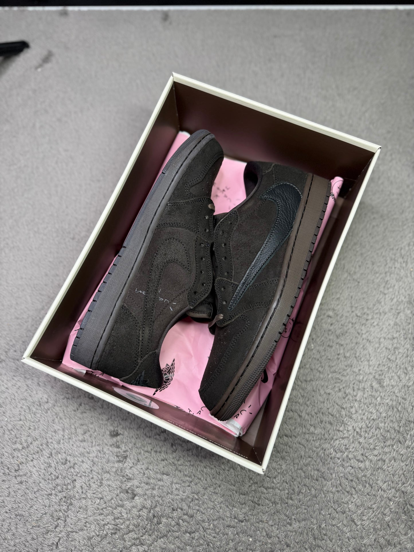 VELVET (10.5)
