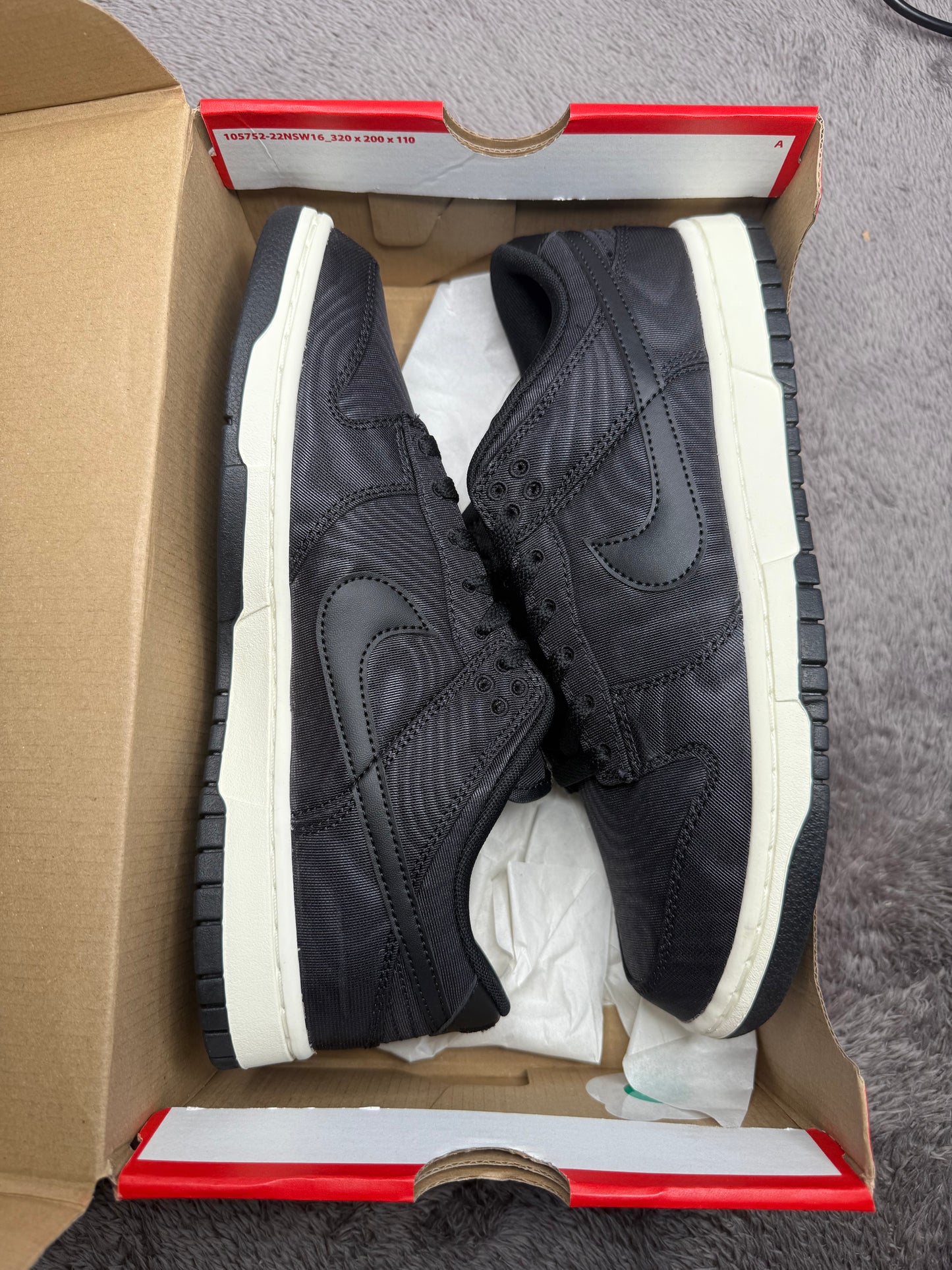 BLACK CANVAS