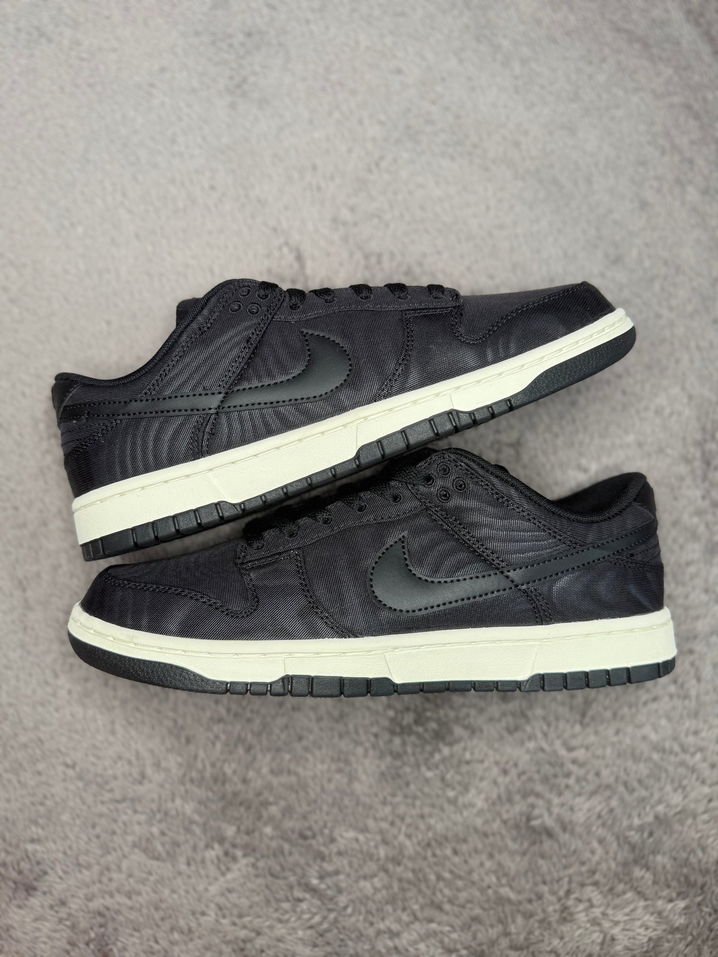 BLACK CANVAS