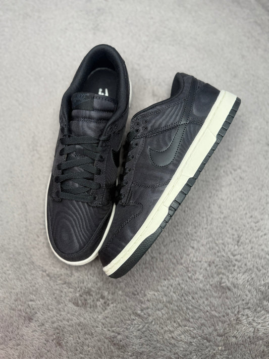 BLACK CANVAS