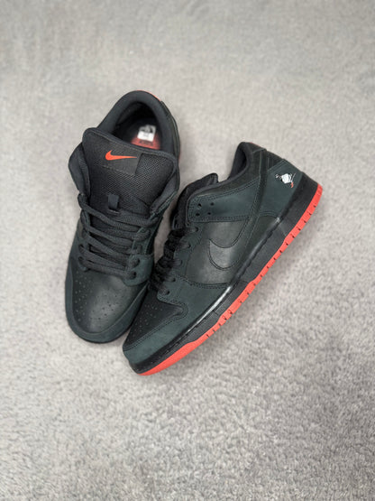 BLACK PIGEON (9.5)
