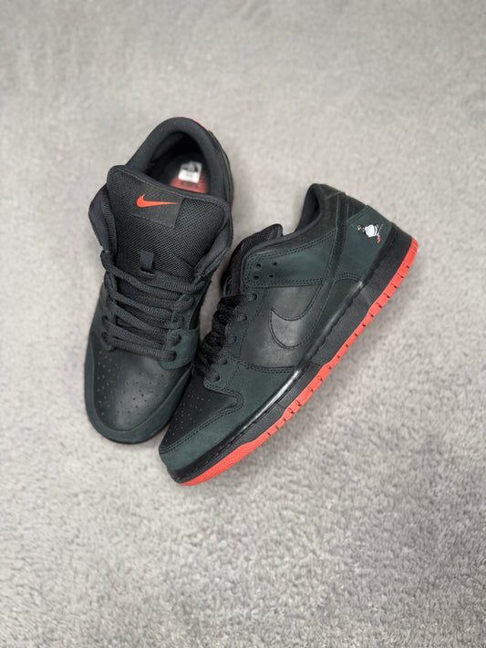 BLACK PIGEON (9.5)