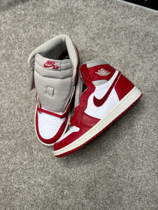 VARSITY RED (8.5M)