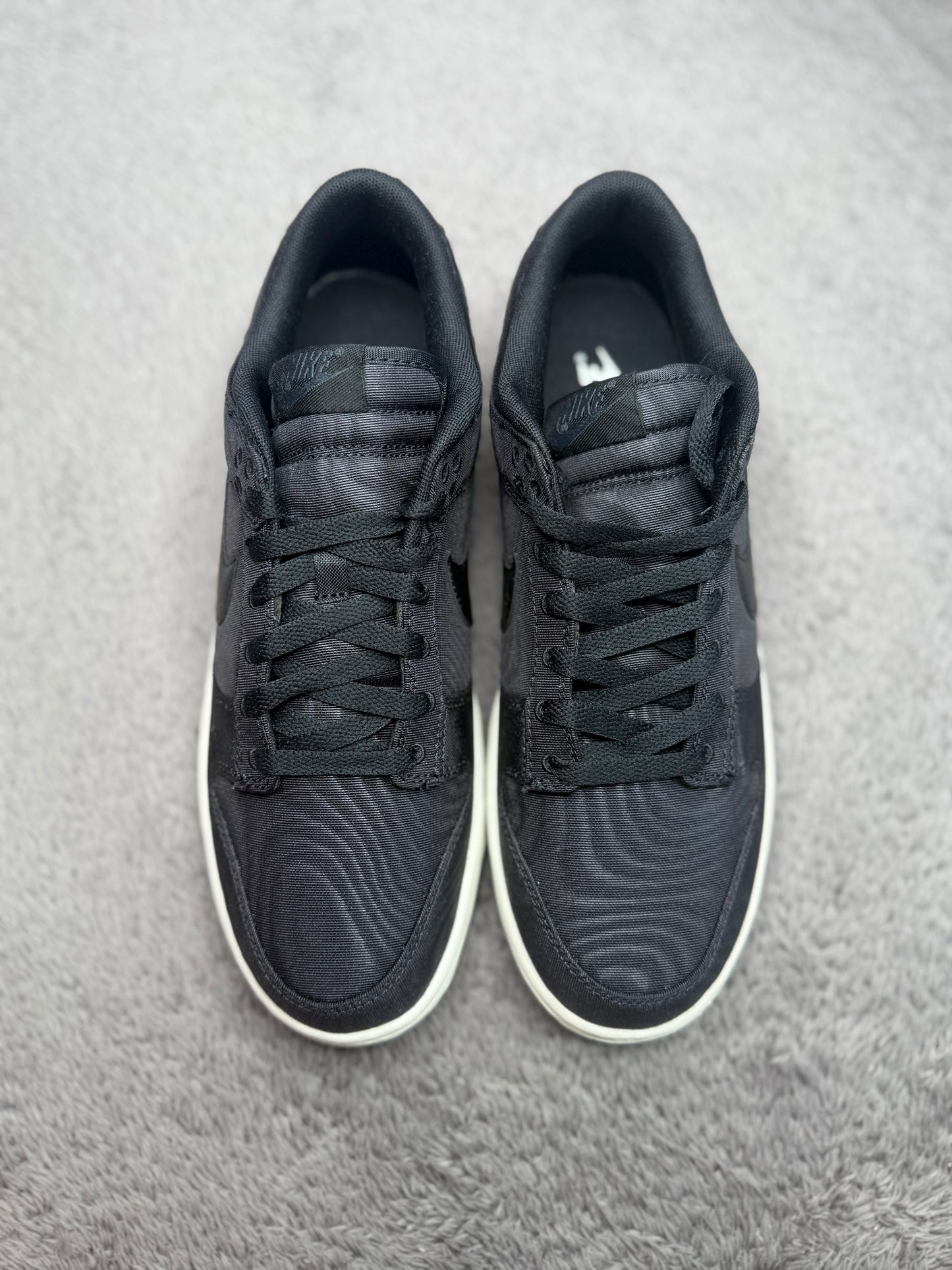 BLACK CANVAS