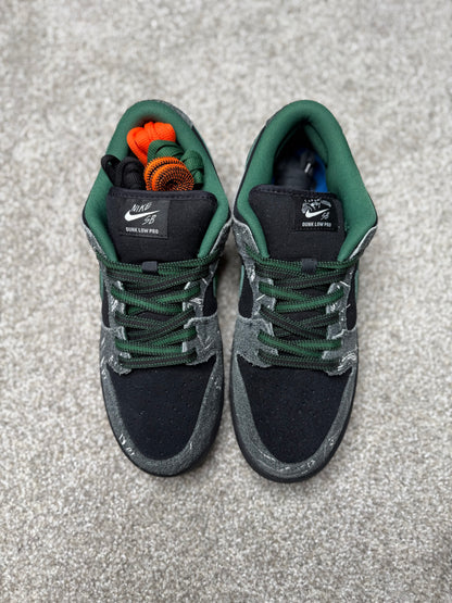 THERE SKATEBOARD (9.5)