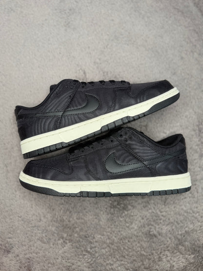 BLACK CANVAS